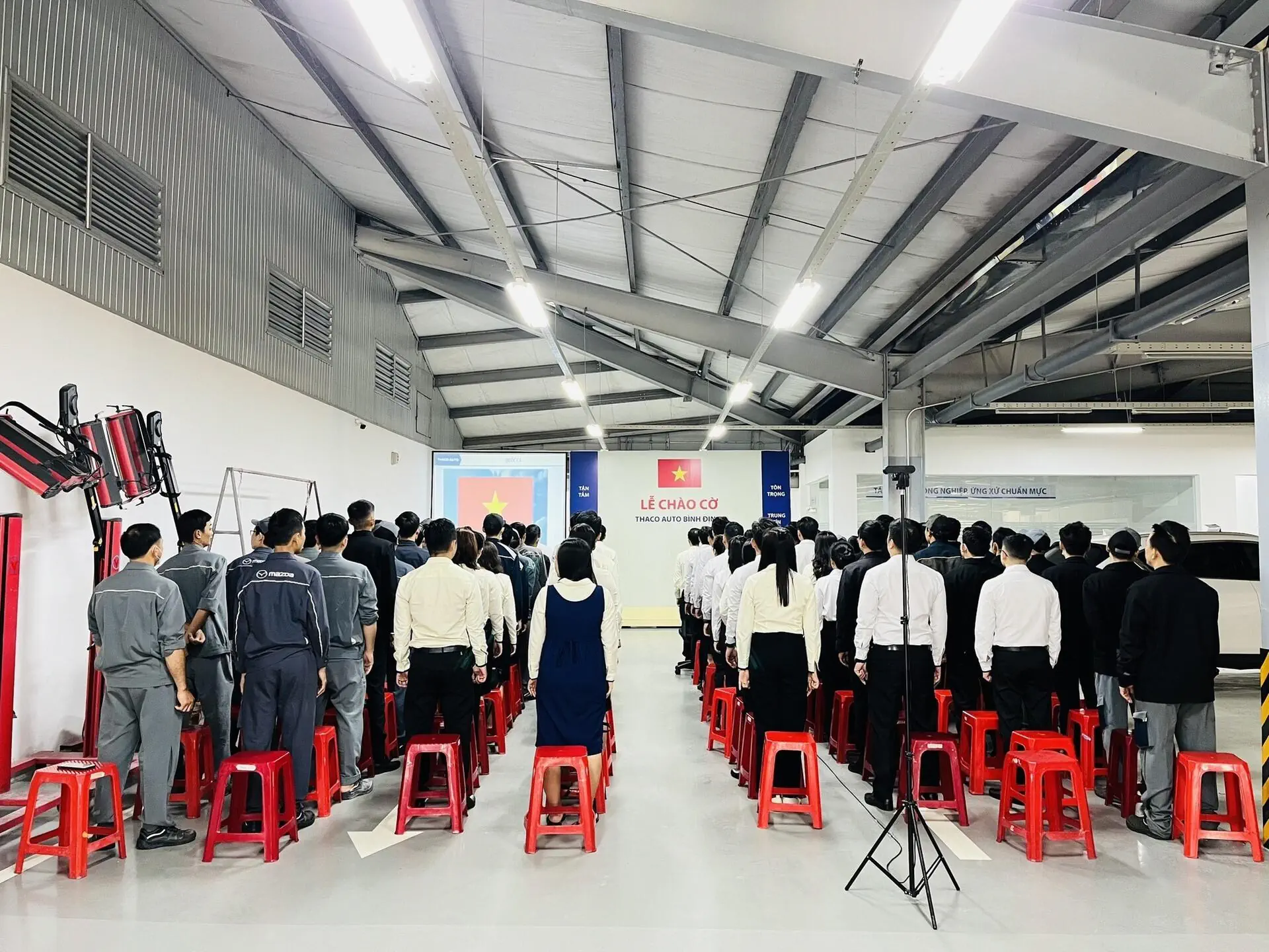 Chào cờ tháng 3/2024: THACO AUTO Bình Định triển khai kế hoạch hoạt động trong tháng 3 chú trọng phát triển Kinh doanh