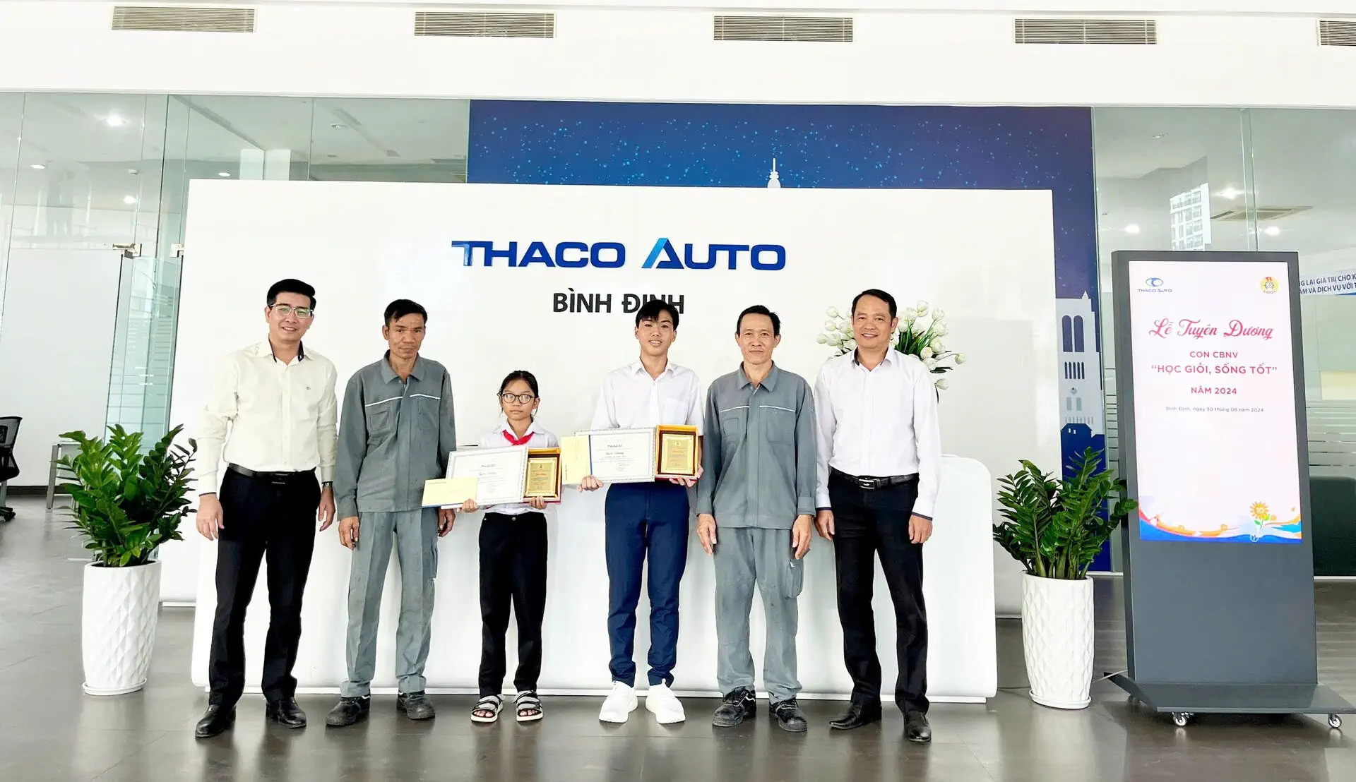 THACO AUTO Bình Định tổ chức tuyên dương con CBNV “Học giỏi, sống tốt” năm 2024