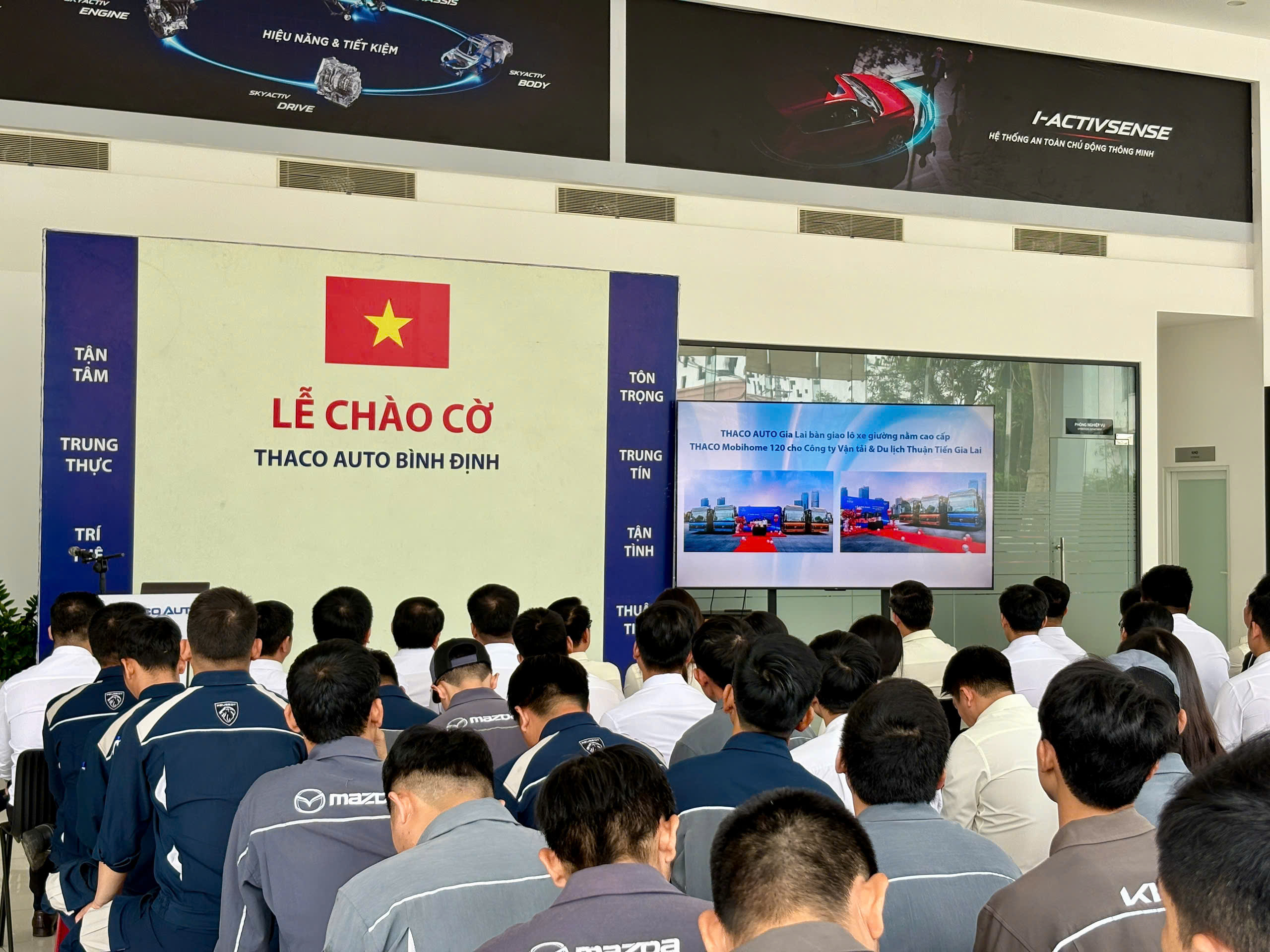 Thaco Auto Gia Lai chào cờ tháng 5 (2)